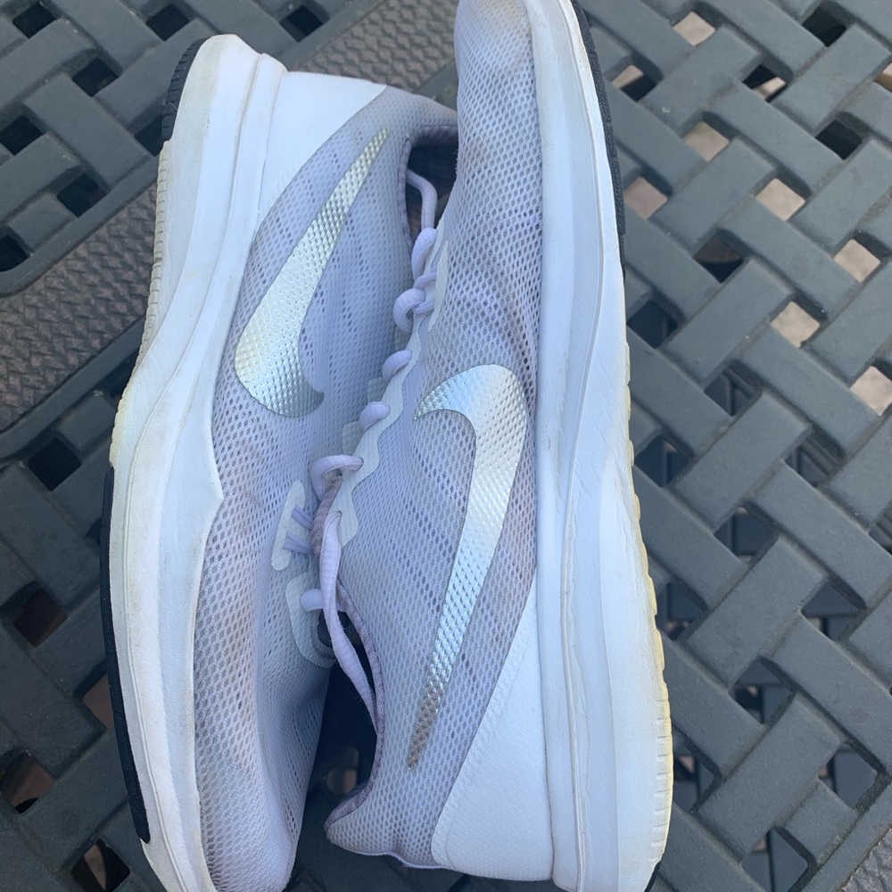 White Nike Women’s Size 8 Training Sneakers USED